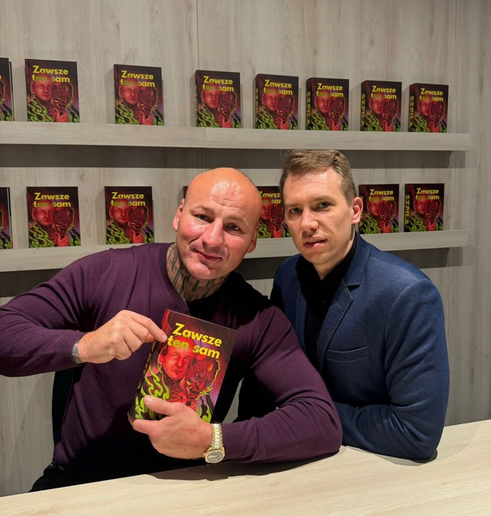Artur Szpilka i Huber Kęska w trakcie promocji książki "Zawsze ten sam"